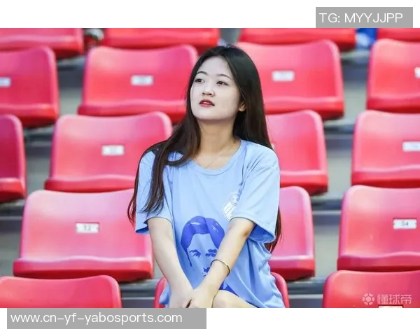 穿077球衣的女球迷晒打球美照展现对篮球的热爱与激情